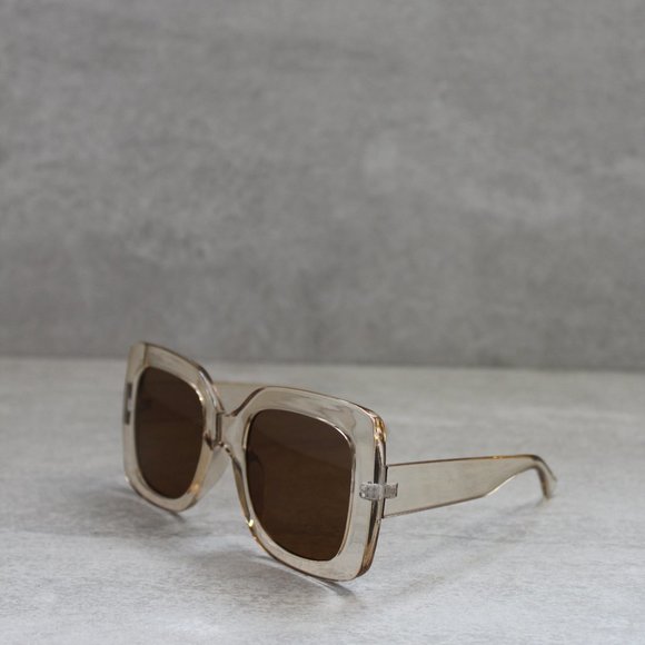 Clear/Tan Wide Frame Rectangle oversized Sunglasses - Picture 4 of 7